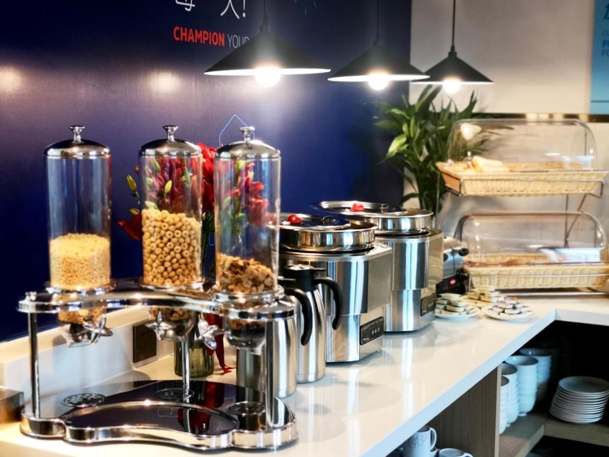 Holiday Inn Express Qingdao City Center By Ihg ภายนอก รูปภาพ