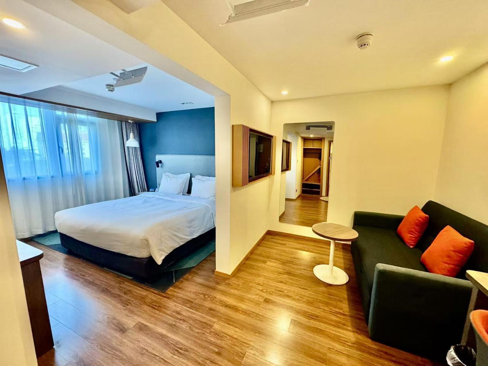 Holiday Inn Express Qingdao City Center By Ihg ภายนอก รูปภาพ
